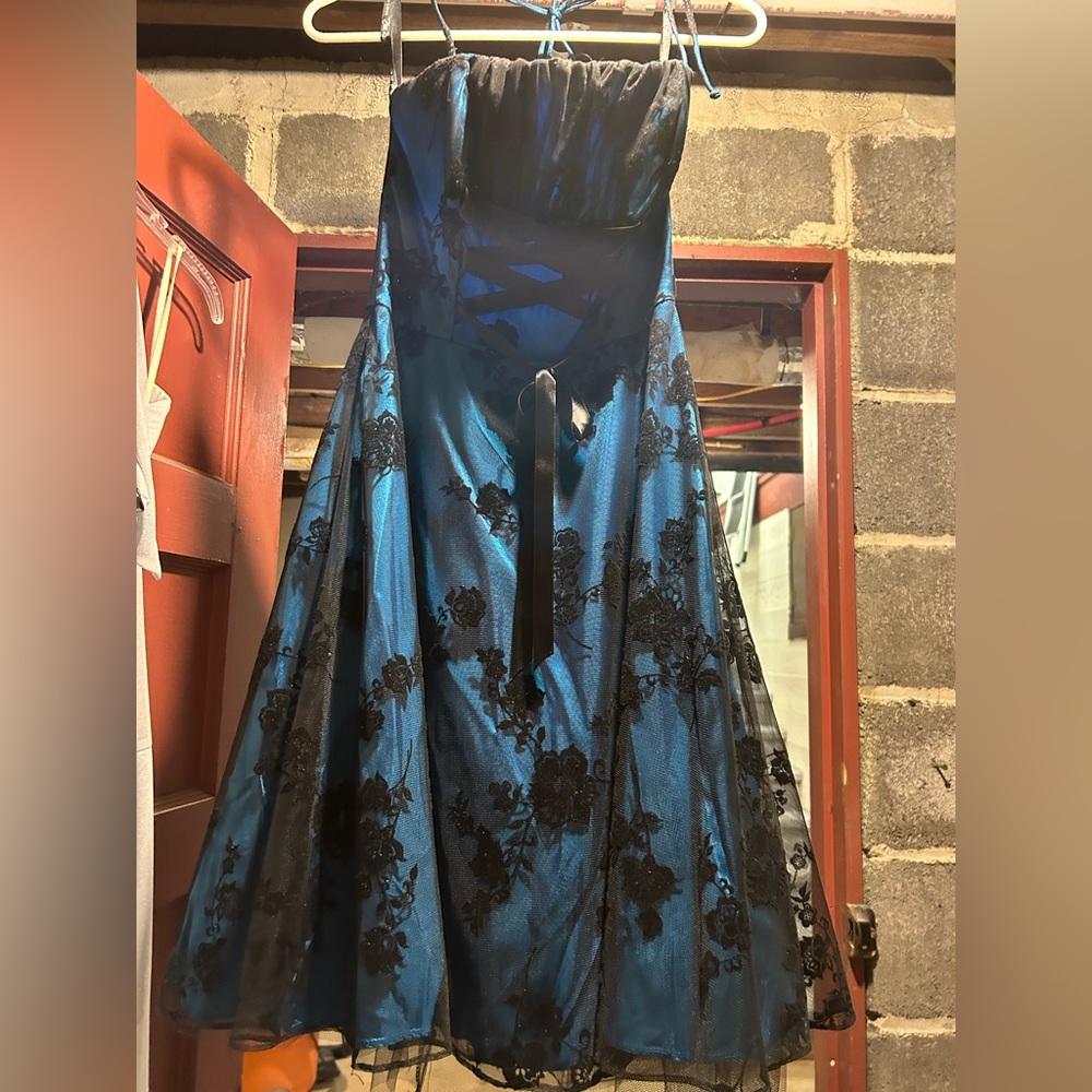 📣✔️Black Friday Sale ✔️📣 Really fun black and blue mini!